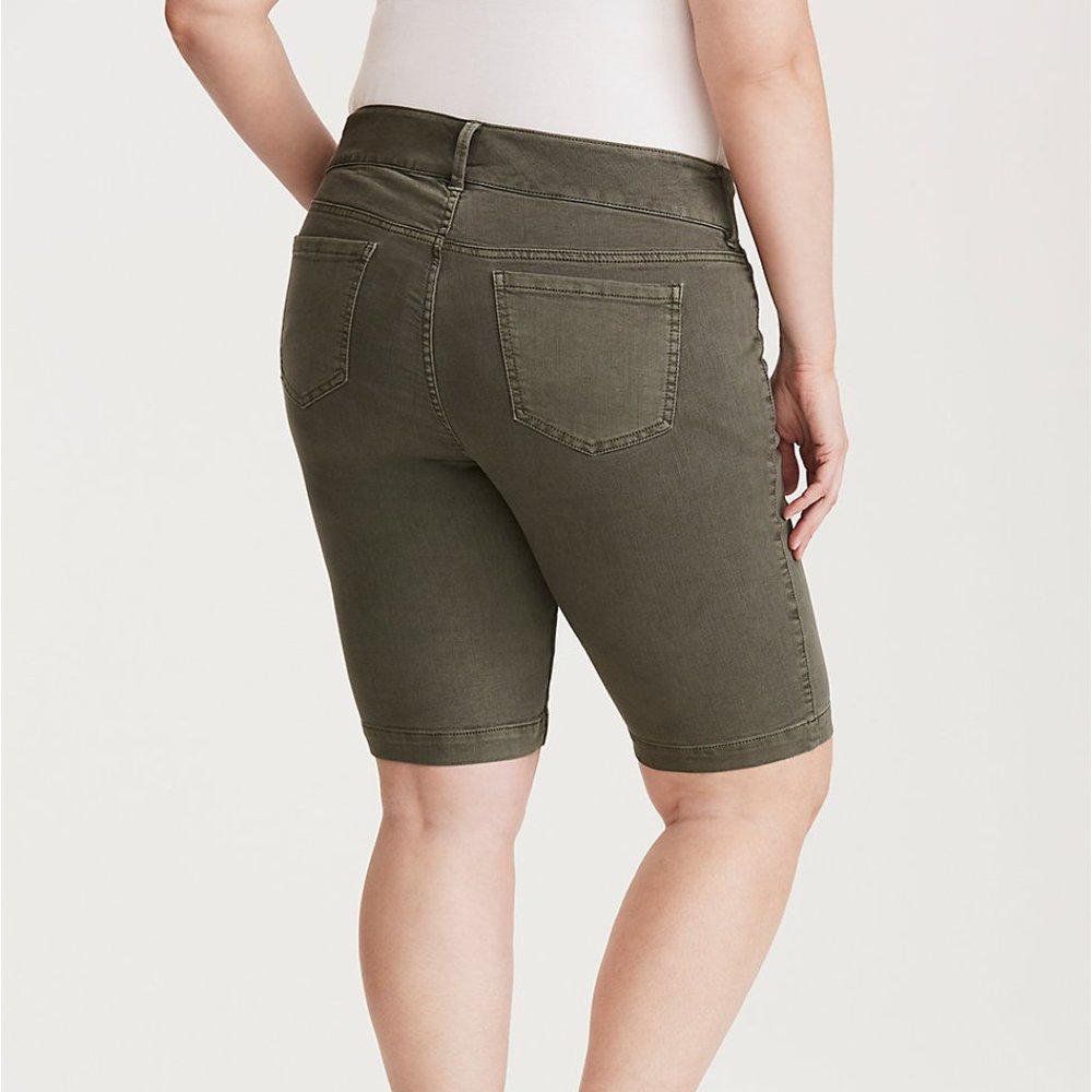 SOLD | Torrid Jegging Bermuda Shorts Olive Wash - Picture 3 of 10